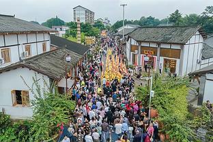 皮克：瓜迪奥拉是足球史上最佳主教练 期待阿圭罗复出踢国王联赛